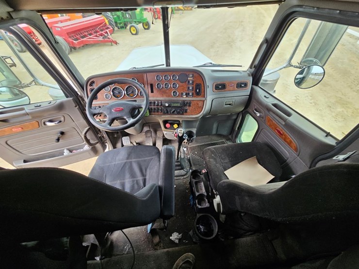 2006-peterbilt-379-image-47