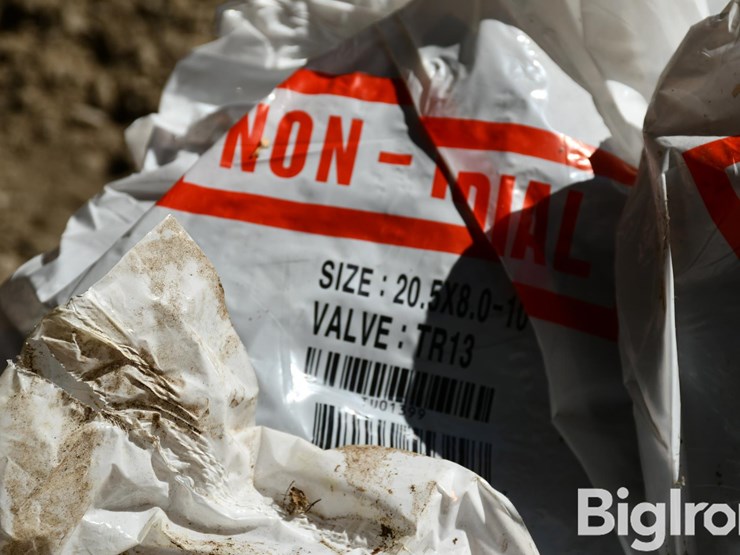 carlisle-20.5x8.0-10-tire-on-6-bolt-rim-image-16