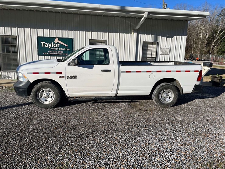 2017-dodge-1500-image-2