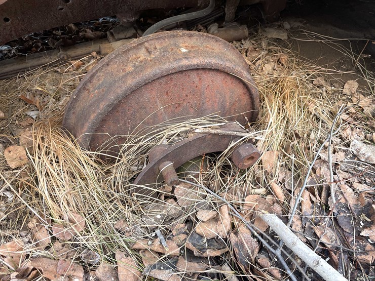 #13026-•-(1)-vintage-truck-and-(2)-vintage-cars-(no-title)-image-67