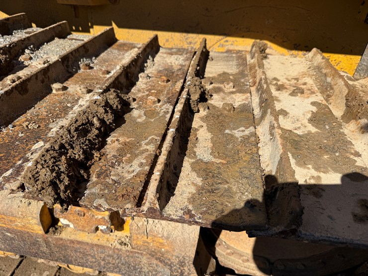 2006-deere-700j-image-58