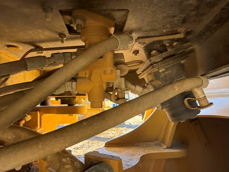 2012-caterpillar-950k-image-49