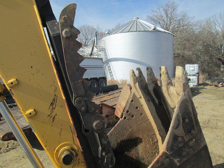 deere-200-lc-image-30