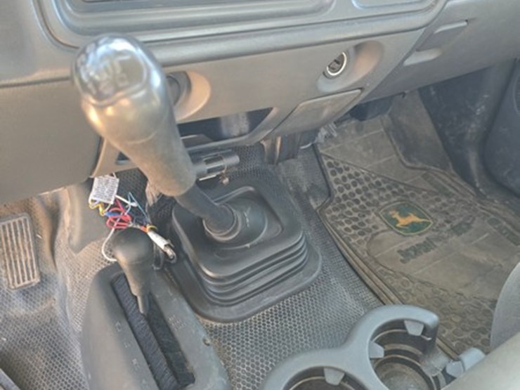 2003-chevrolet-3500-image-18