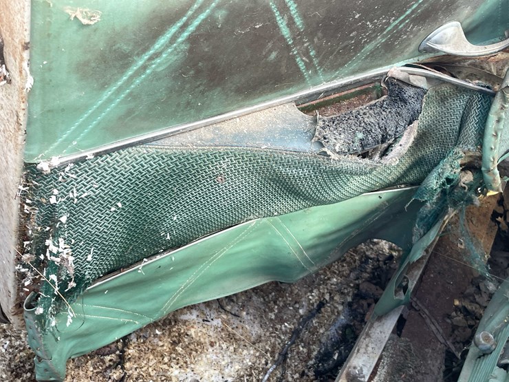 #13026-•-(1)-vintage-truck-and-(2)-vintage-cars-(no-title)-image-111