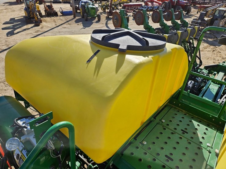 2017-john-deere-1795-image-33