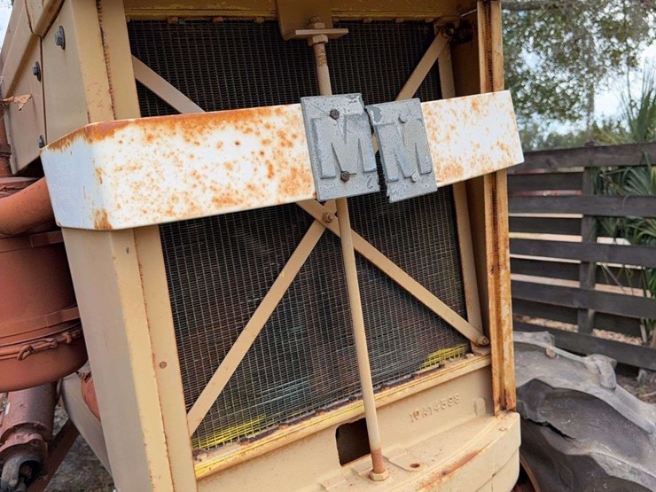 minneapolis-moline-g706-image-36