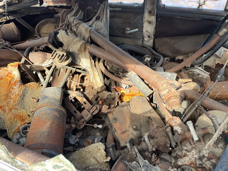 #13026-•-(1)-vintage-truck-and-(2)-vintage-cars-(no-title)-image-146