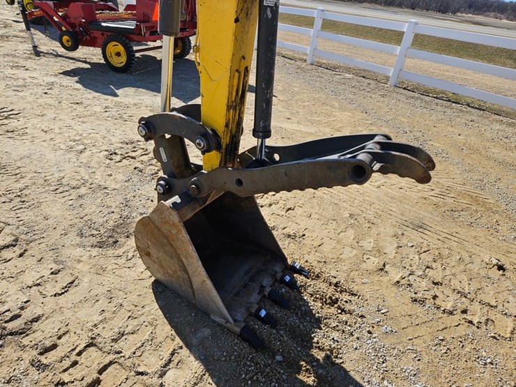 new-holland-e57c-image-9