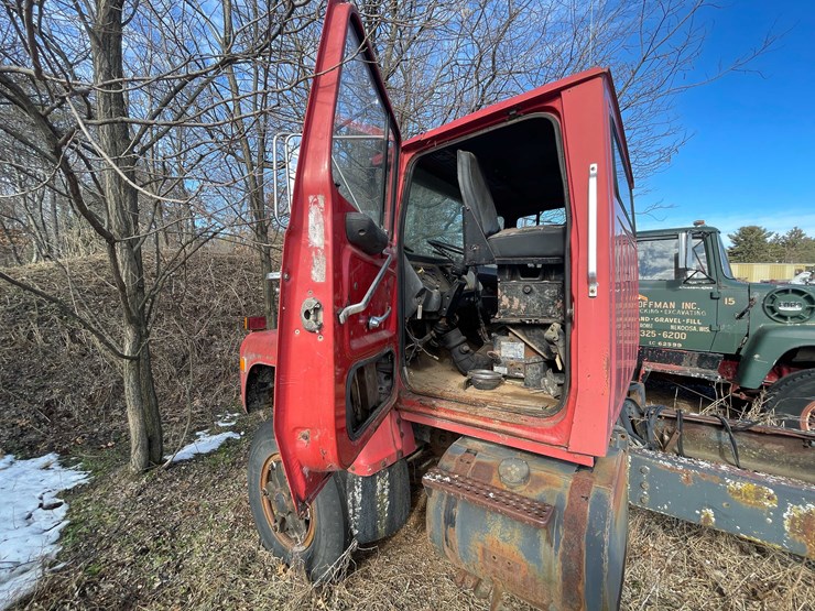 1986-ford-8000-image-80