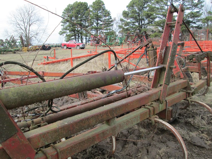 #27335-•-26'-chisel-plow-image-12