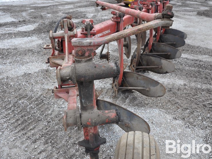 international-720-image-18