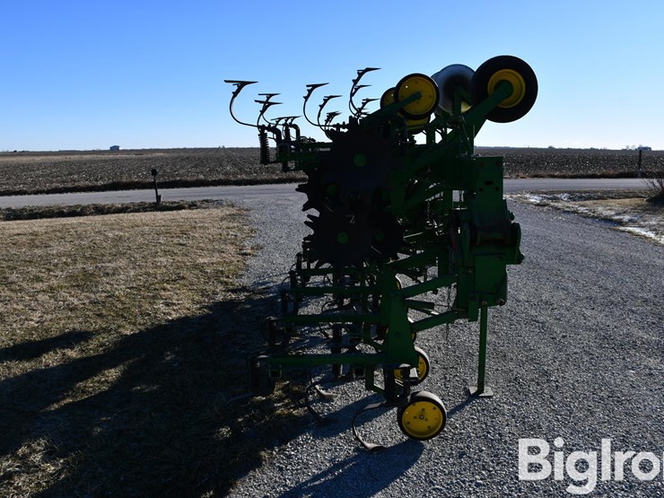 john-deere-845-12r30-cultivator-image-4