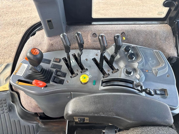 2005-cat-challenger-55-track-tractor-image-28