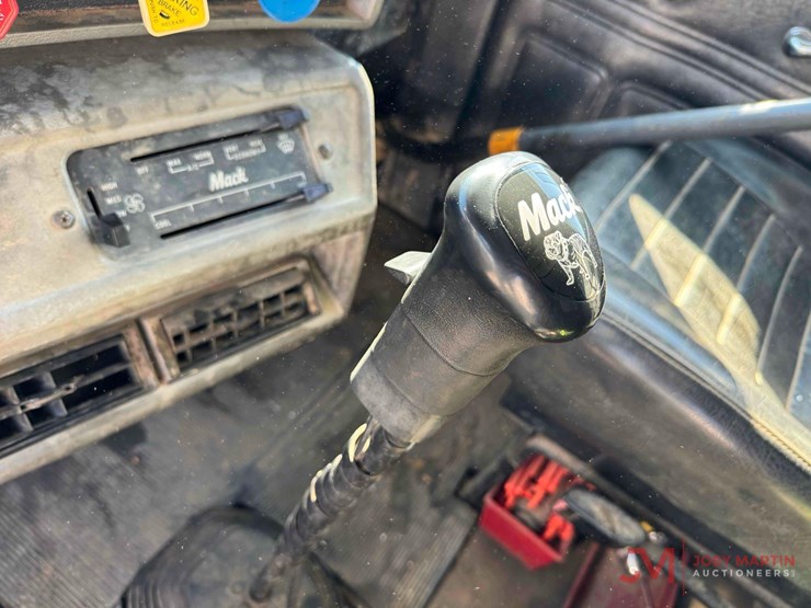 1998-mack-rd688s-image-26