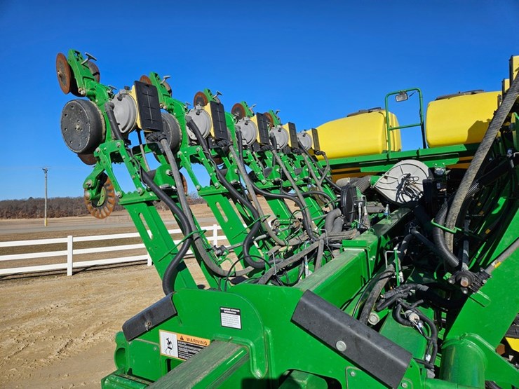 2017-john-deere-1795-image-16