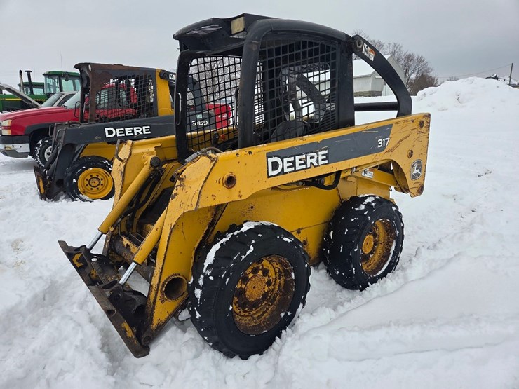 john-deere-317-image-1