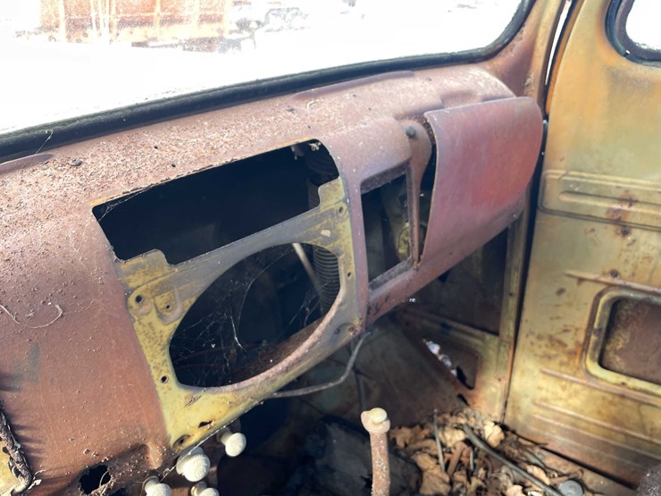 #13026-•-(1)-vintage-truck-and-(2)-vintage-cars-(no-title)-image-50