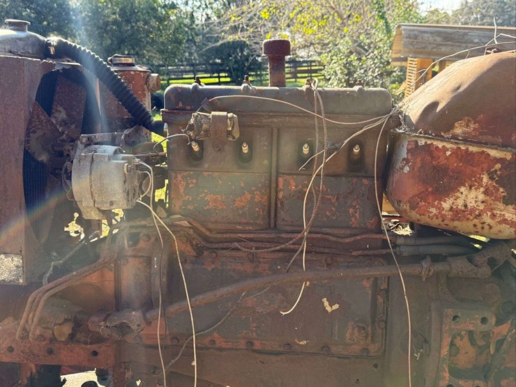 minneapolis-moline-parts-tractor-image-9