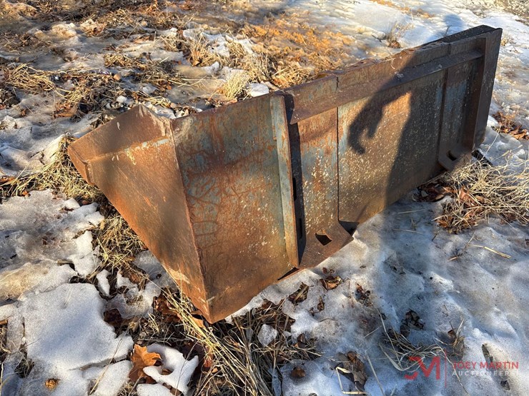 68"-tooth-bucket-skid-steer-attachment-image-3