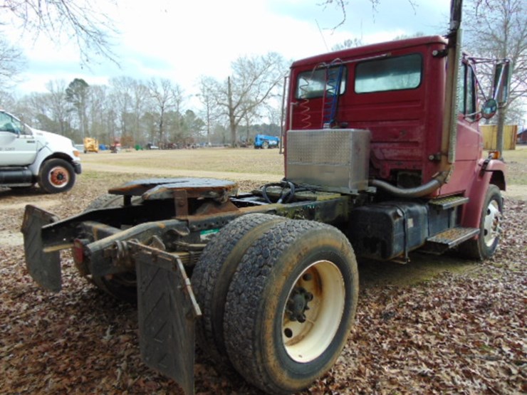 1997-freightliner-fl70-image-6