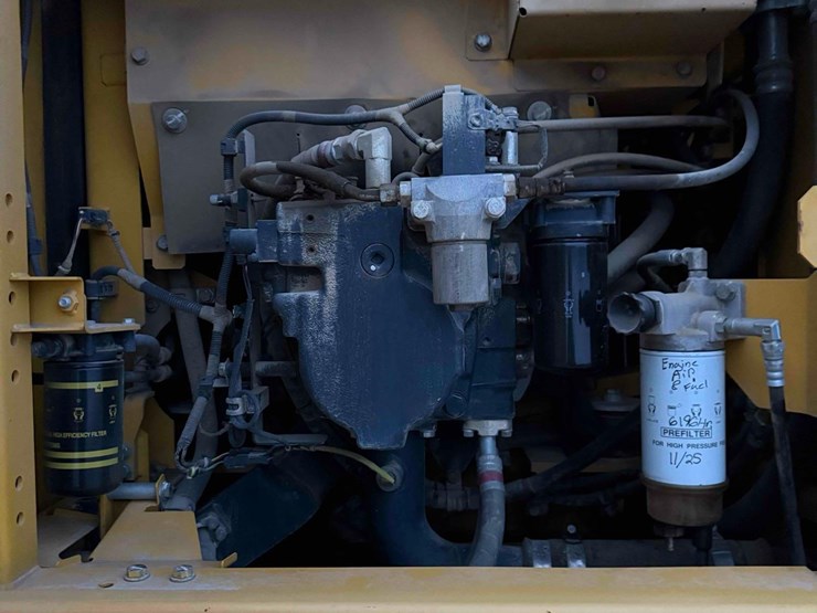 2018-komatsu-pc210-lc-11-image-8