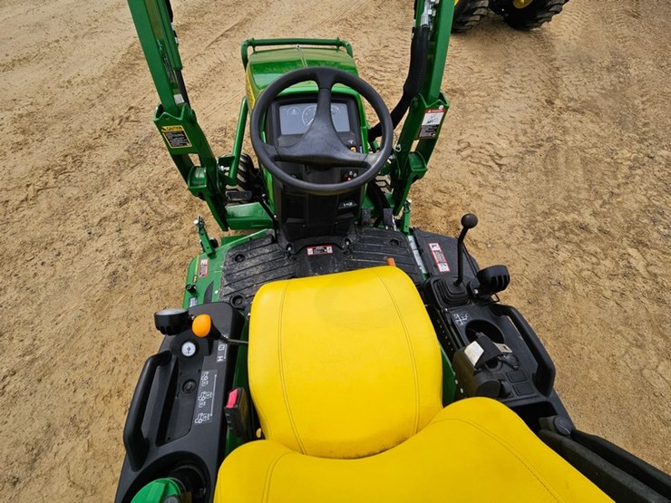 2025-john-deere-1025r-image-25