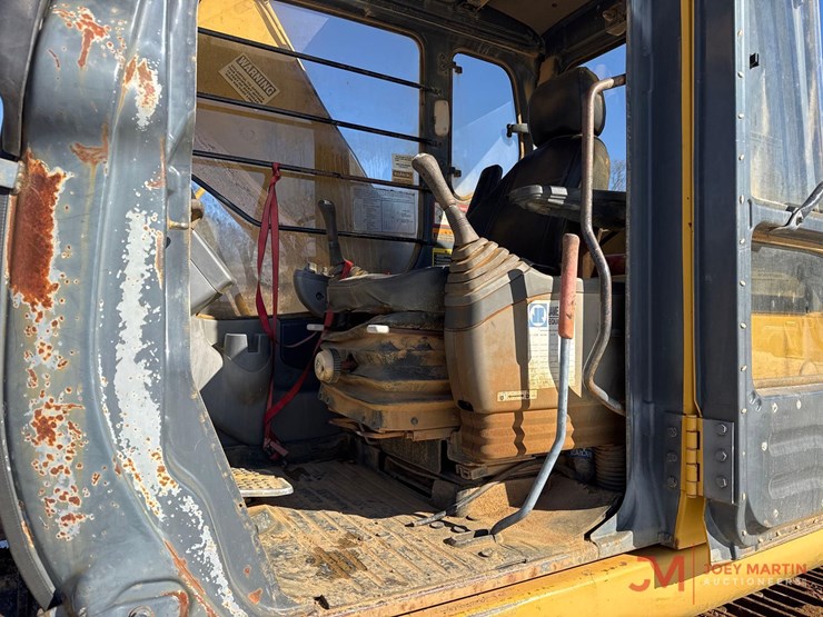 2002-deere-200c-lc-image-23