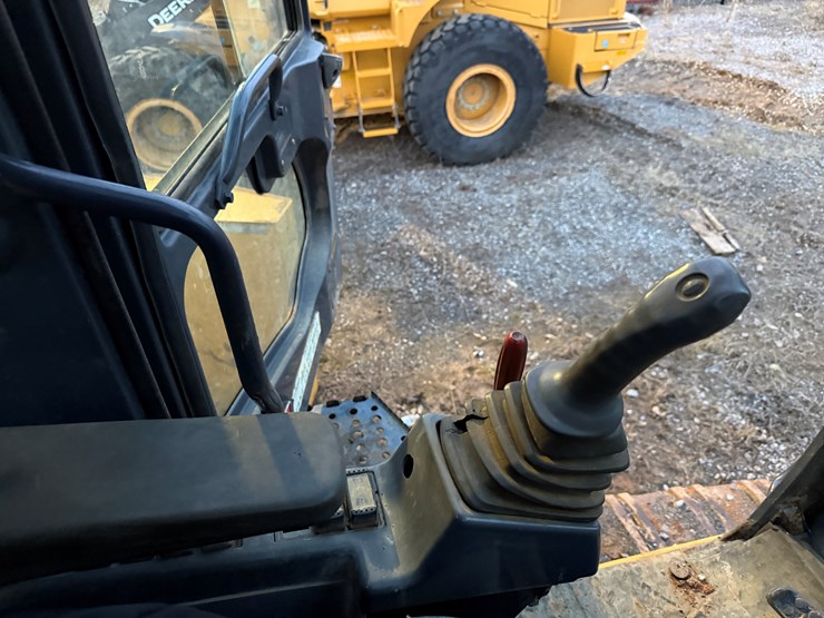 2006-deere-650d-lc-image-49