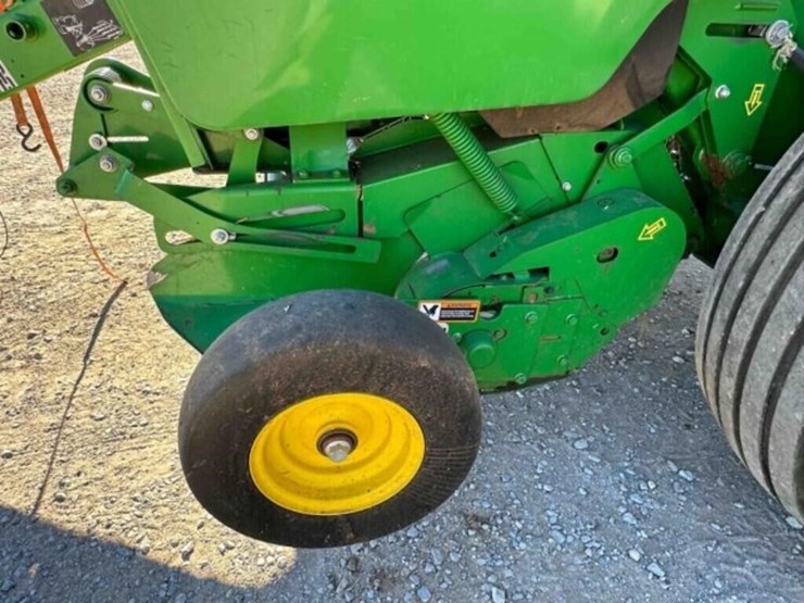 2020-john-deere-560m-image-8