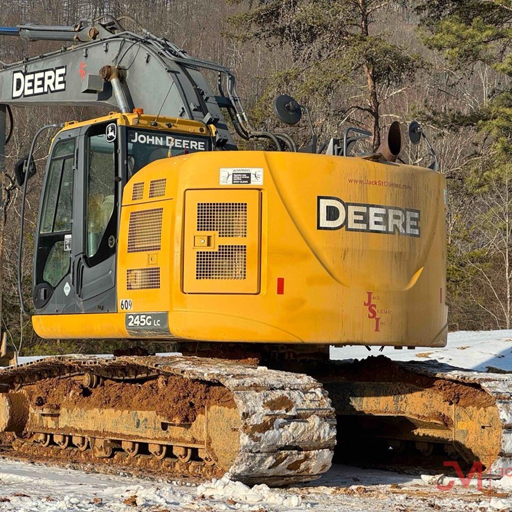 DEERE 245G LC