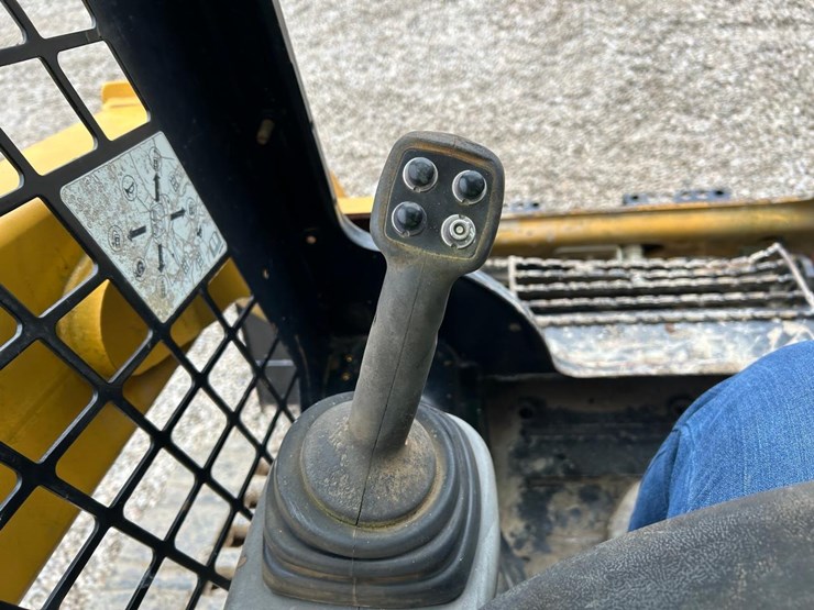 2016-caterpillar-259d-image-25