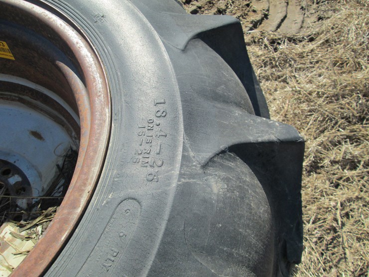 #27293-•-titan-18.4-26-tire-image-3