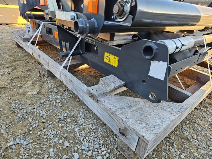 massey-ferguson-lb2234-image-2