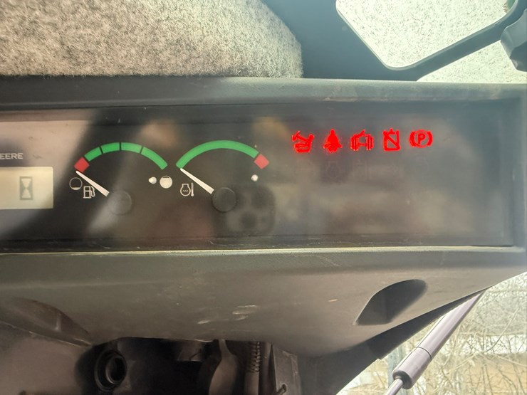 2015-deere-333e-image-36