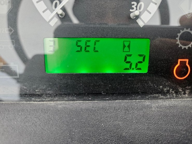 2025-john-deere-5067e-image-39