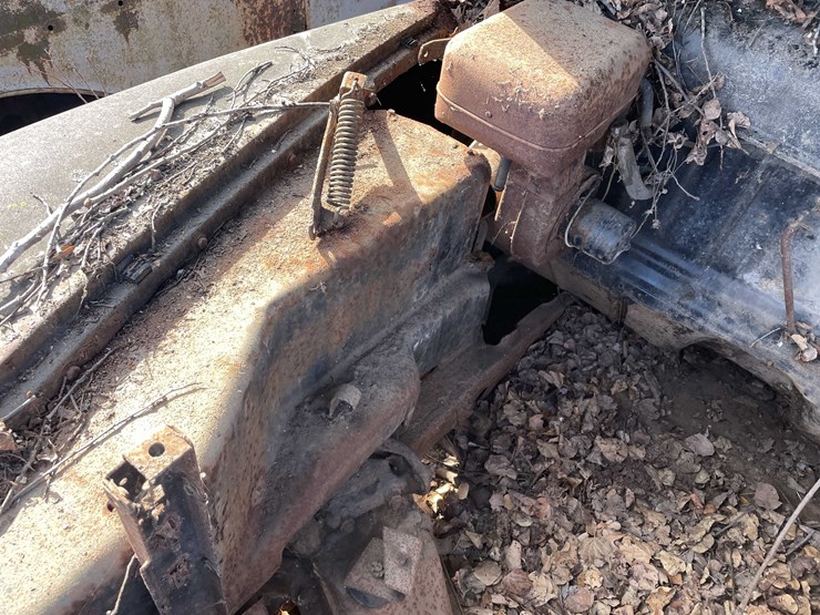 #13026-•-(1)-vintage-truck-and-(2)-vintage-cars-(no-title)-image-155