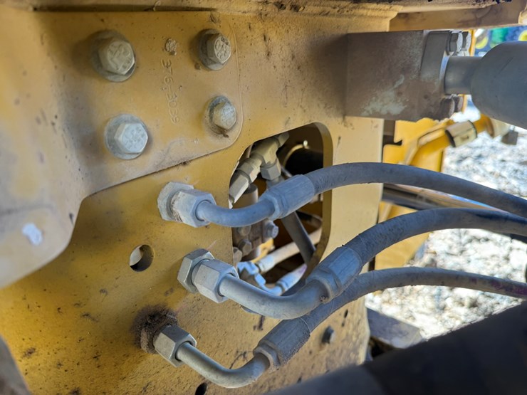 2012-caterpillar-950k-image-54