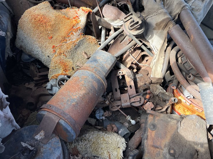 #13026-•-(1)-vintage-truck-and-(2)-vintage-cars-(no-title)-image-151