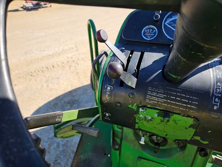 john-deere-3010-image-24