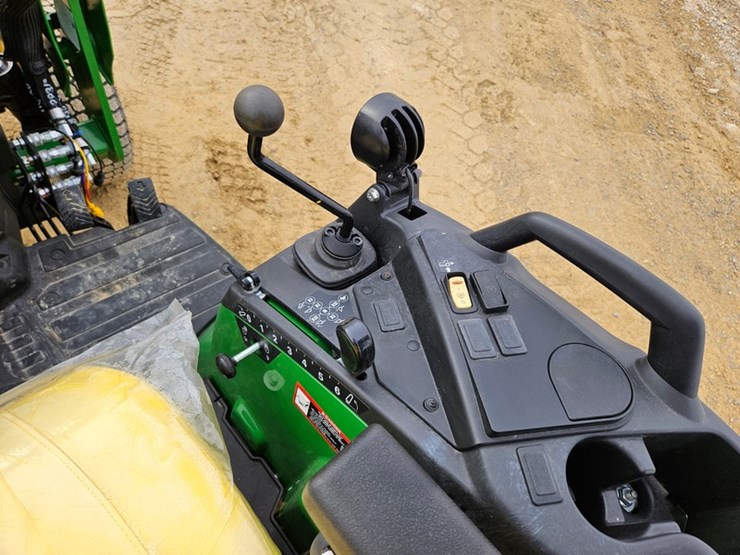2025-john-deere-2038r-image-22