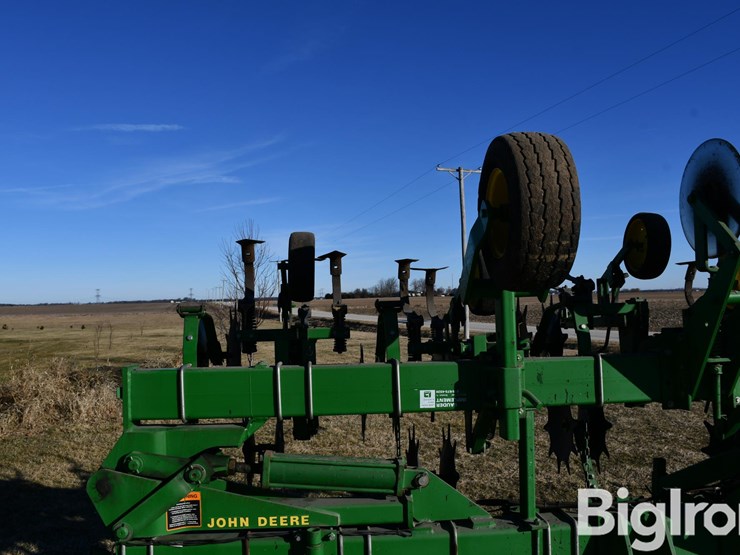 john-deere-845-12r30-cultivator-image-13