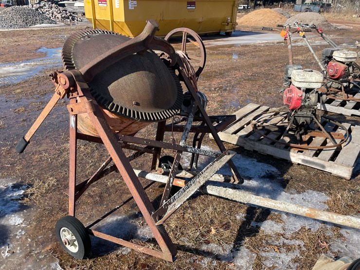 #13083-•-vintage-portable-cement-mixer-image-4