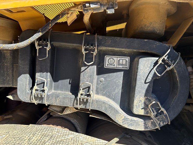 2015-caterpillar-d6t-lgp-image-45