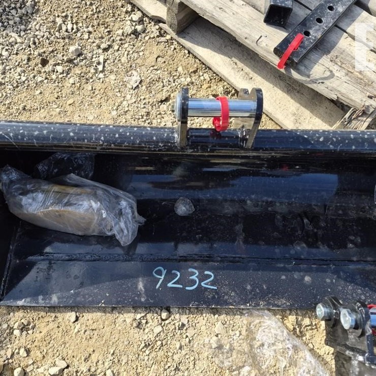 MINI EXCAVATOR WIDENED BUCKET ATTACHMENT