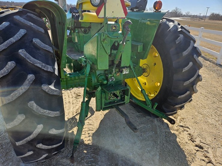 john-deere-3010-image-15
