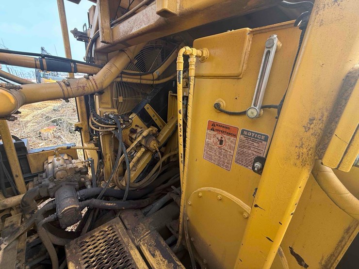 2010-caterpillar-325-image-9