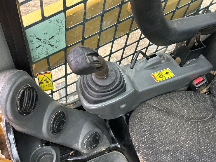 2017-caterpillar-259d-image-25