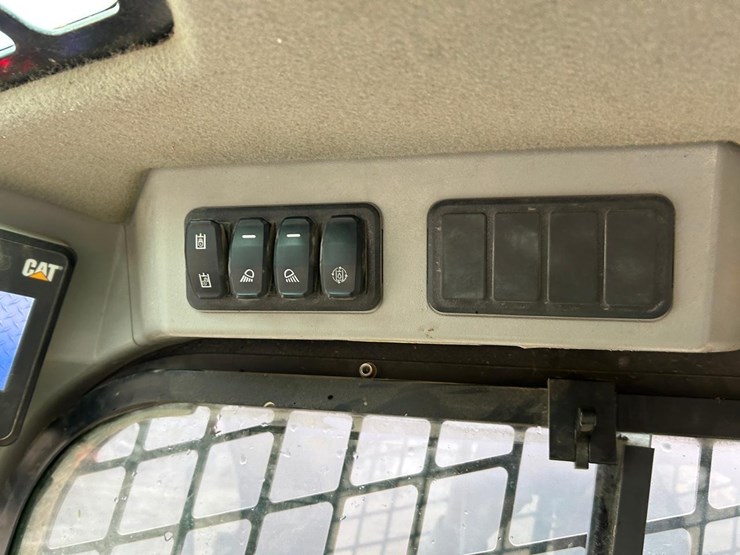 2019-caterpillar-279d3-image-21