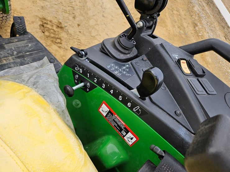 2025-john-deere-2038r-image-23